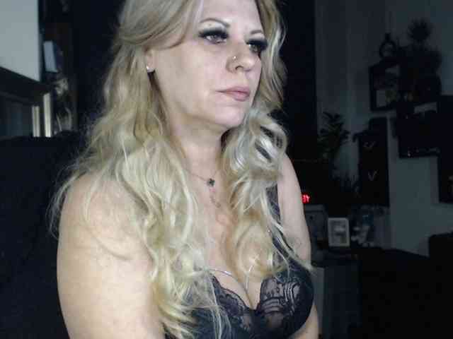 LadyVelvet webcam