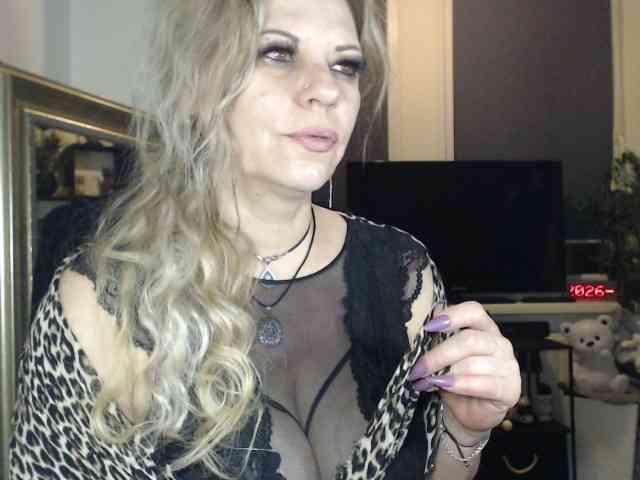 LadyVelvet webcam