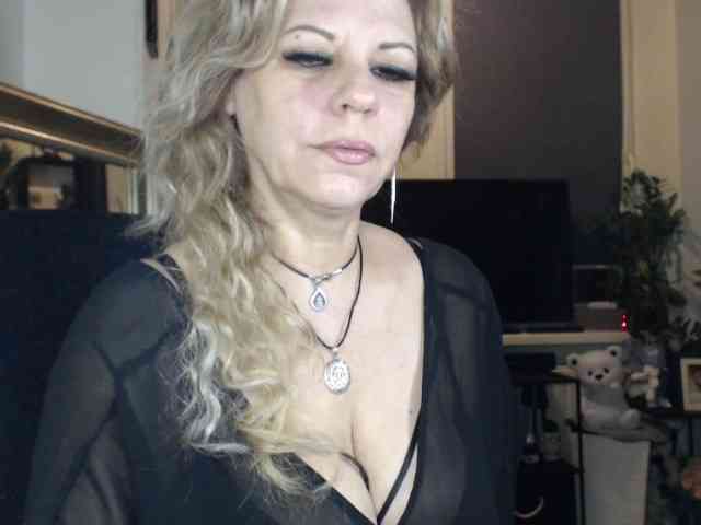 LadyVelvet webcam