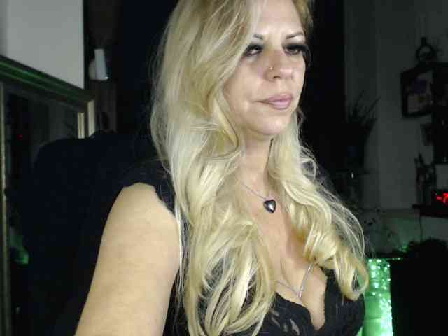 LadyVelvet webcam