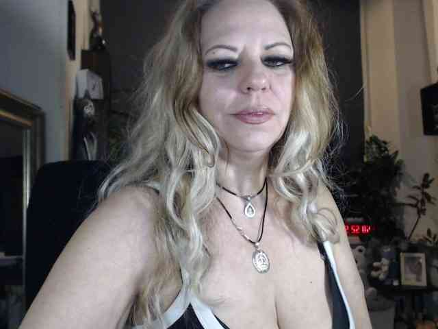 LadyVelvet webcam
