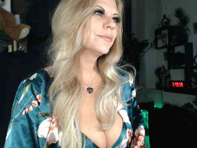 LadyVelvet webcam