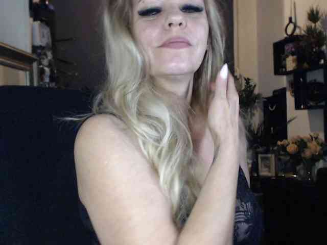 LadyVelvet webcam
