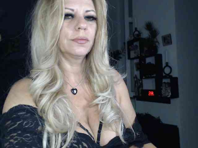 LadyVelvet webcam