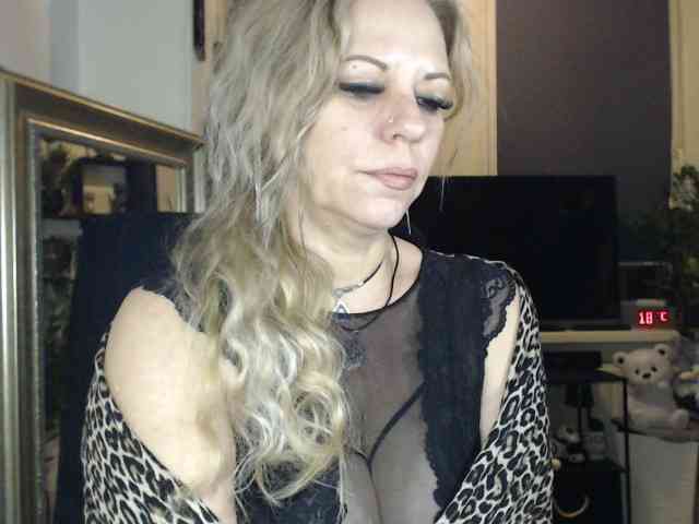 LadyVelvet webcam
