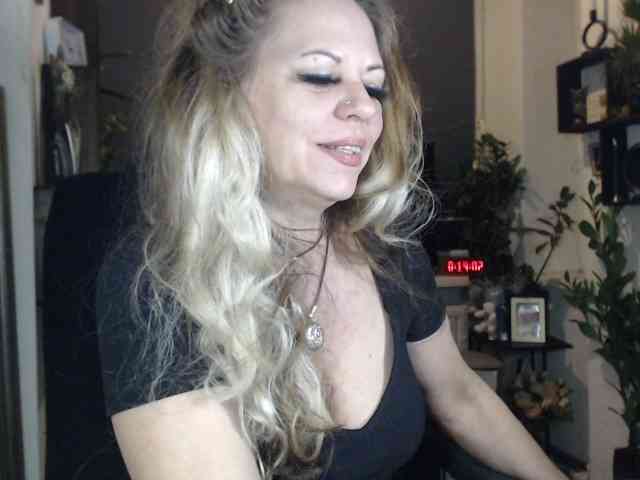LadyVelvet webcam