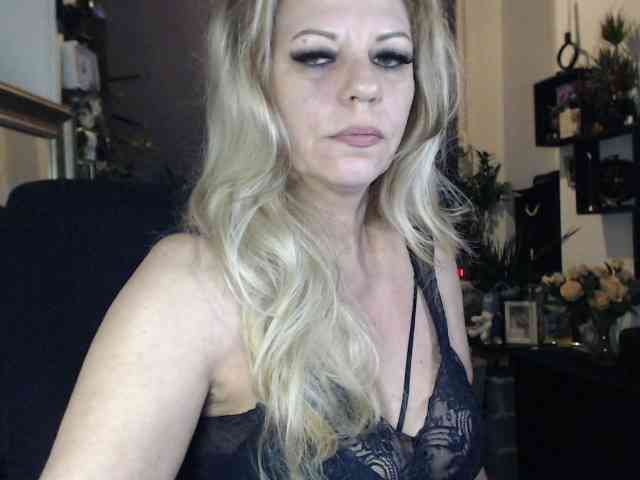 LadyVelvet webcam