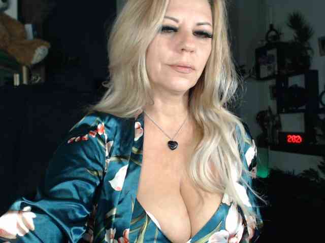 LadyVelvet webcam