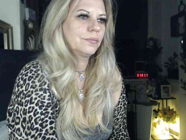 LadyVelvet webcam