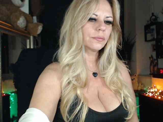 LadyVelvet webcam