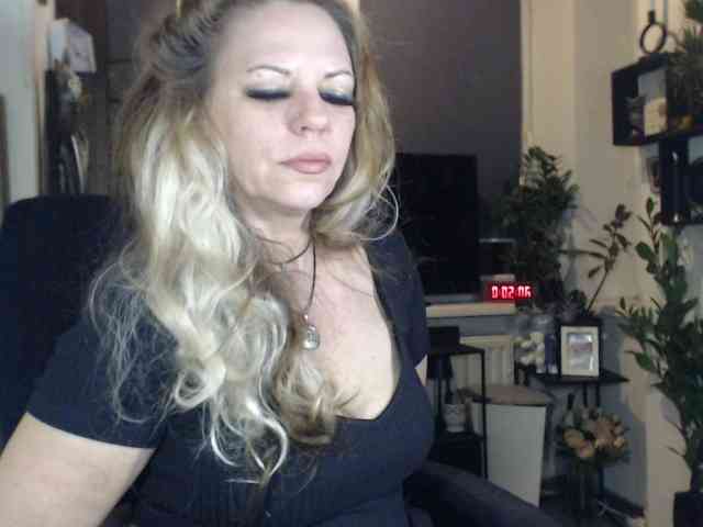 LadyVelvet webcam