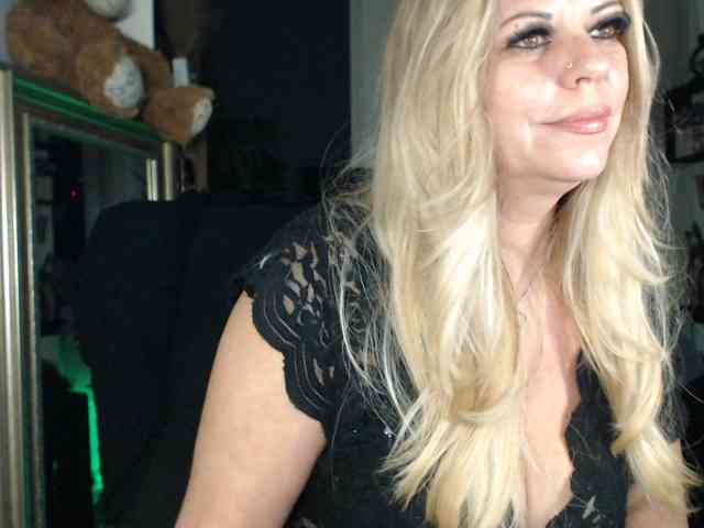 LadyVelvet webcam