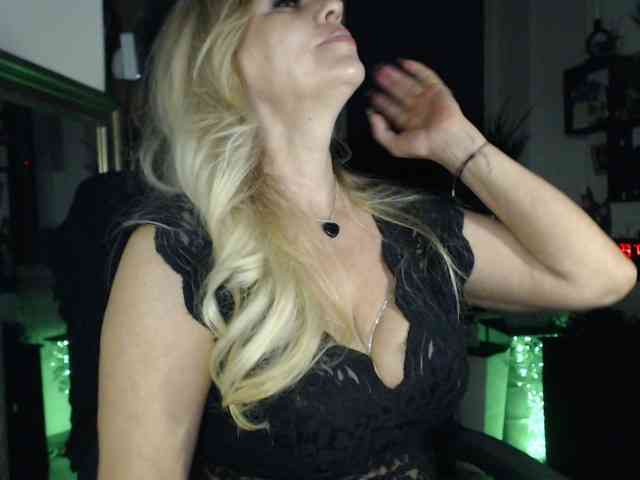 LadyVelvet webcam