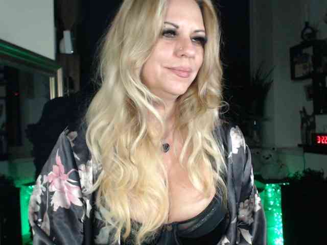 LadyVelvet webcam