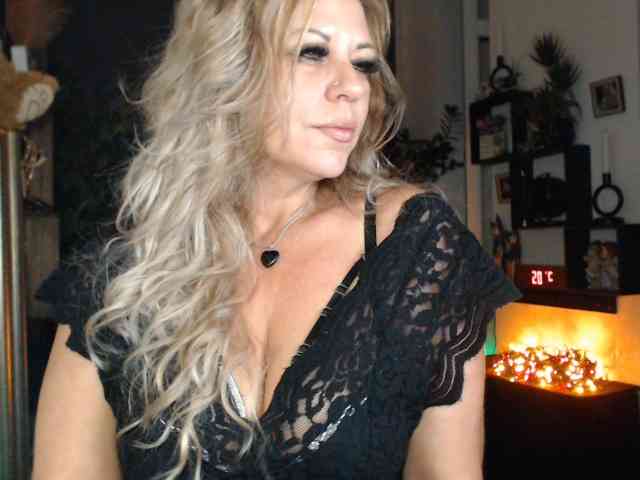 LadyVelvet webcam