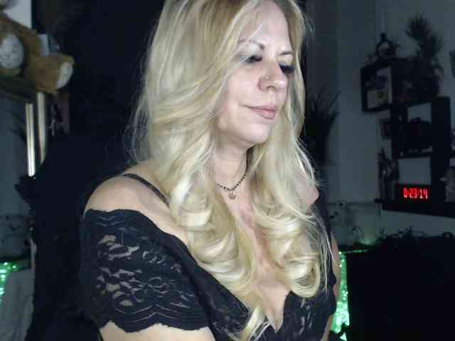LadyVelvet webcam