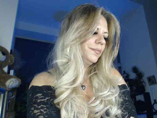 LadyVelvet webcam