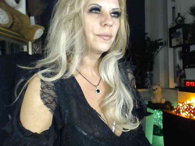 LadyVelvet webcam