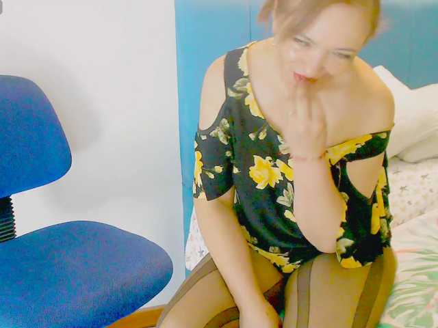 Kendraline live cam on BongaCams