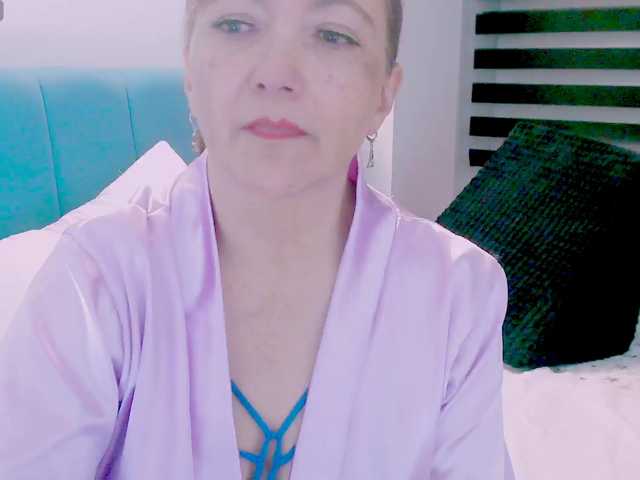 Kendraline live cam on BongaCams