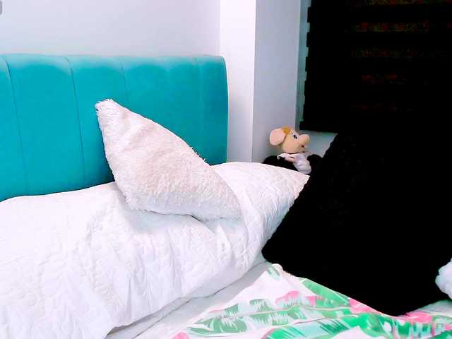 Kendraline live cam on BongaCams