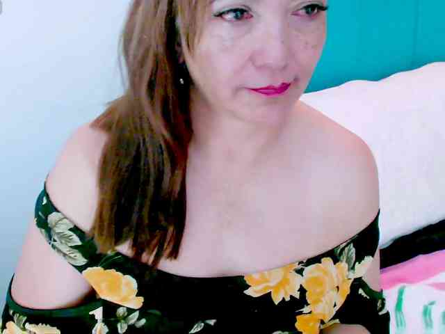Kendraline Live Webcam on BongaCams