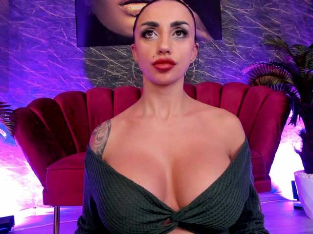 le modèle izabelatessa est en webcam porno dans un show sur le site bongacams, il possède les tags suivants: White/Caucasian,Brunette,Shaved