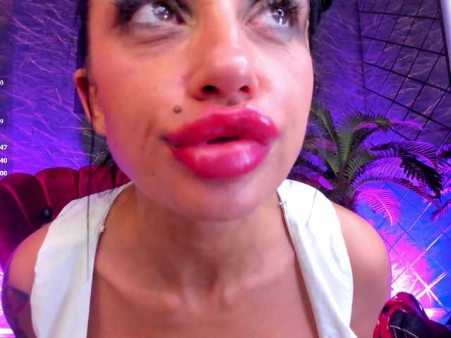 izabelatessa live cam on BongaCams