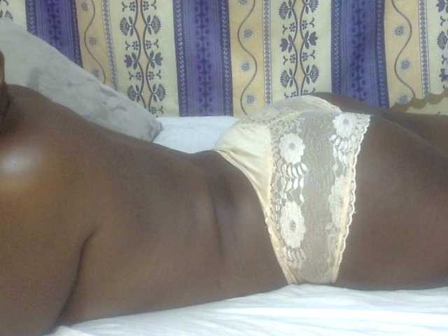 Juicyass-02's BongaCams show and profile