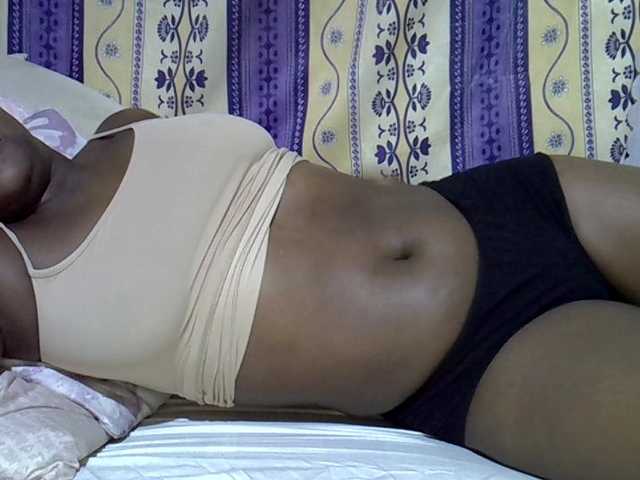 Juicyass-02 live cam on BongaCams