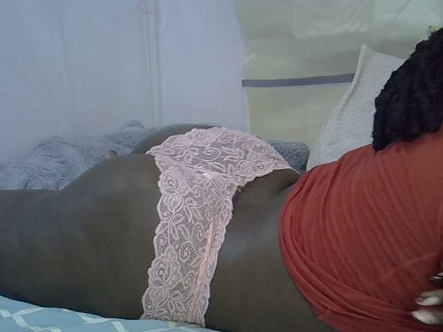 Juicyass-02 live cam on BongaCams