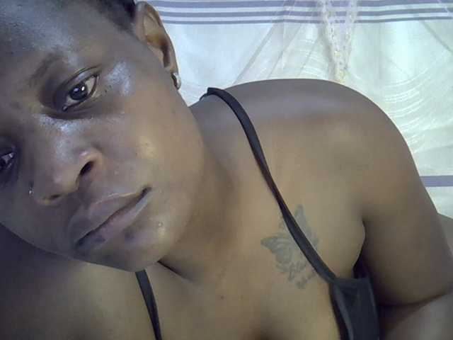 Juicyass-02 live cam on BongaCams