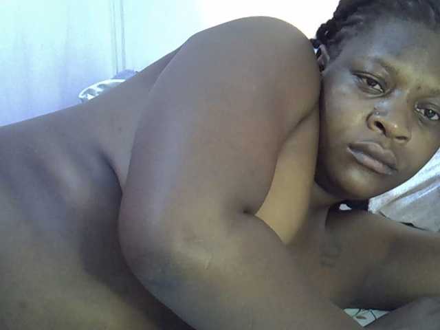 Juicyass-02 live cam on BongaCams