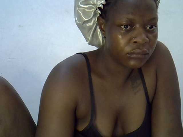 Juicyass-02 live cam on BongaCams