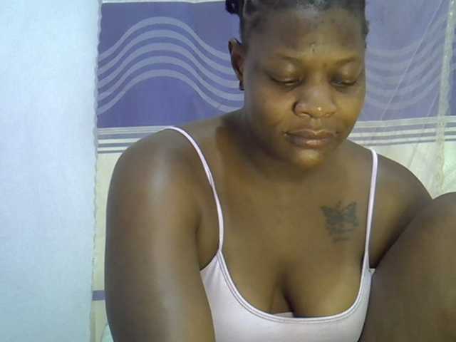 Juicyass-02 live cam on BongaCams