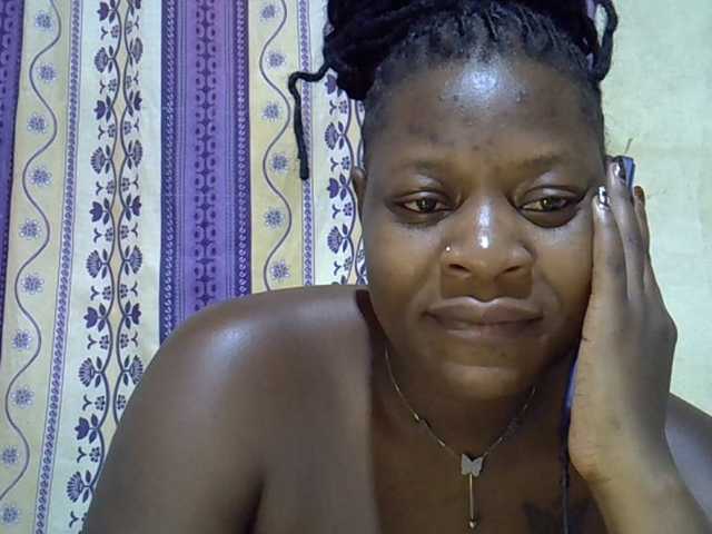 Juicyass-02 live cam on BongaCams