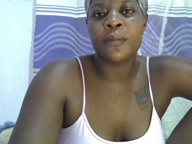 Juicyass-02 live cam on BongaCams