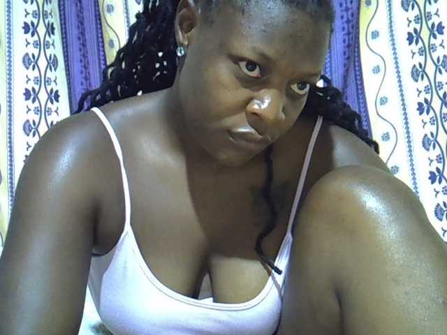 Juicyass-02 live cam on BongaCams