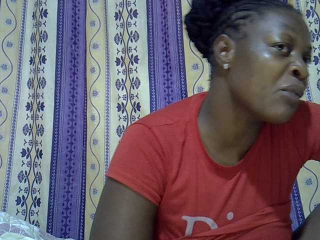 Juicyass-02 live cam on BongaCams