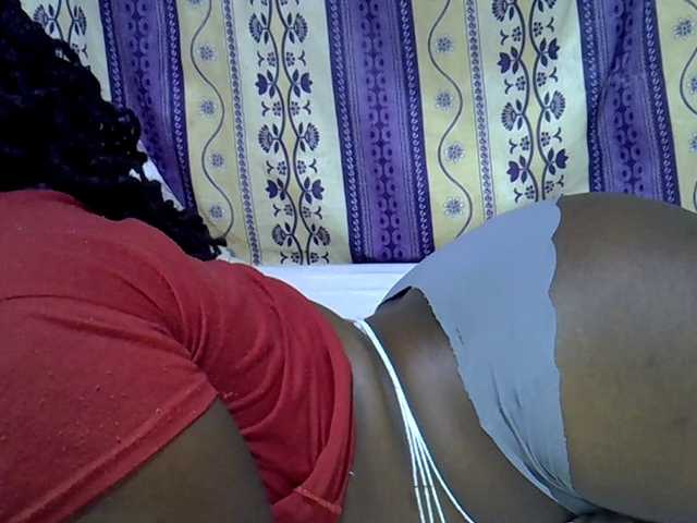 Juicyass-02 live cam on BongaCams