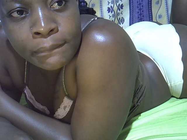 Juicyass-02 live cam on BongaCams