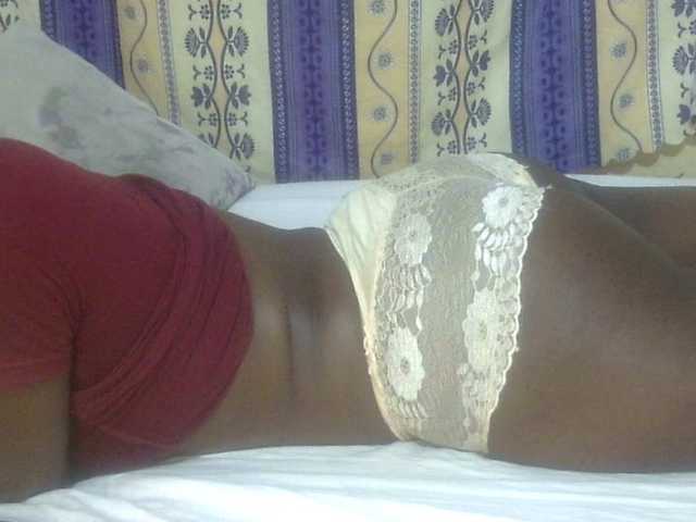 Juicyass-02's BongaCams show and profile