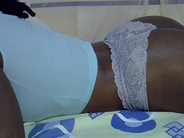 Juicyass-02 live cam preview