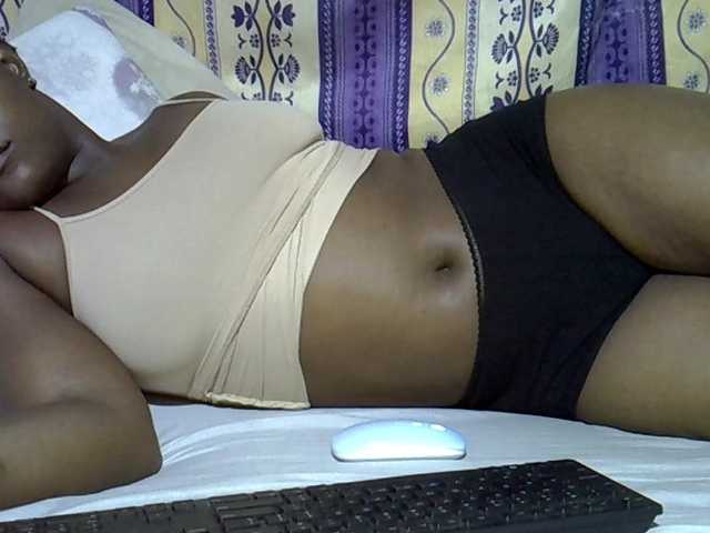 Juicyass-02 live cam on BongaCams