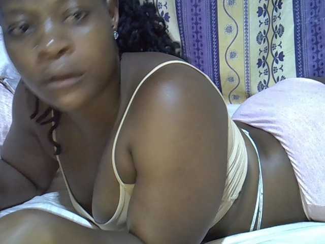 Juicyass-02 live cam on BongaCams