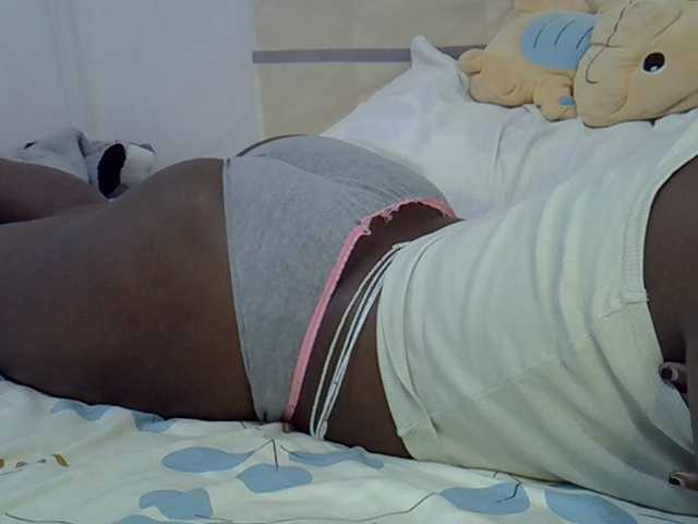 Juicyass-02 live cam on BongaCams