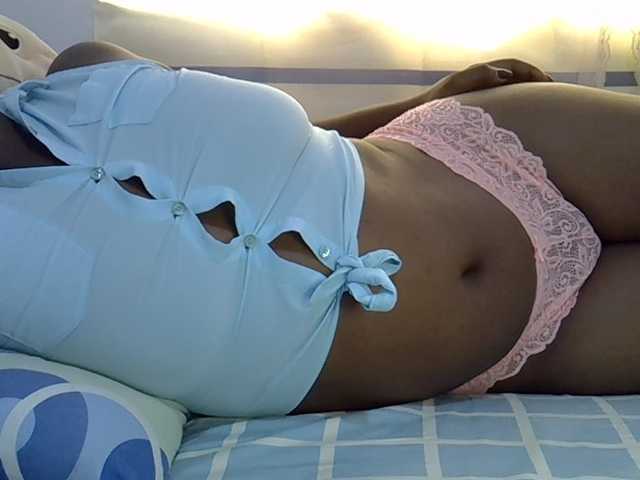 Juicyass-02 live cam on BongaCams