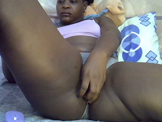 Juicyass-02 live cam on BongaCams