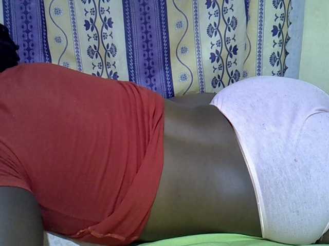 Juicyass-02 live cam on BongaCams