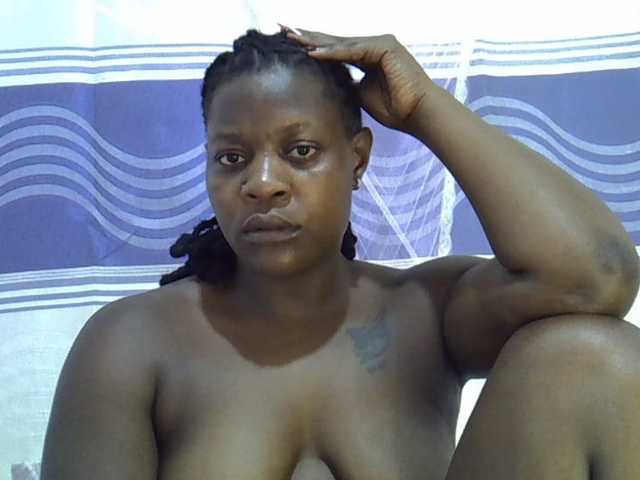 Juicyass-02 live cam on BongaCams